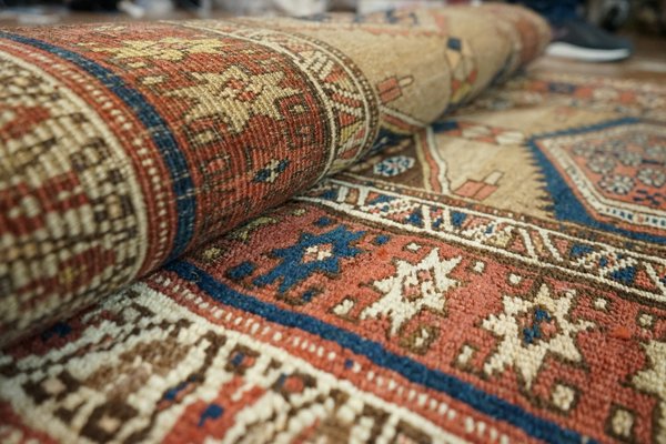 Où participer à des ateliers de fabrication de tapis berbères au Maroc : techniques et artisans ?